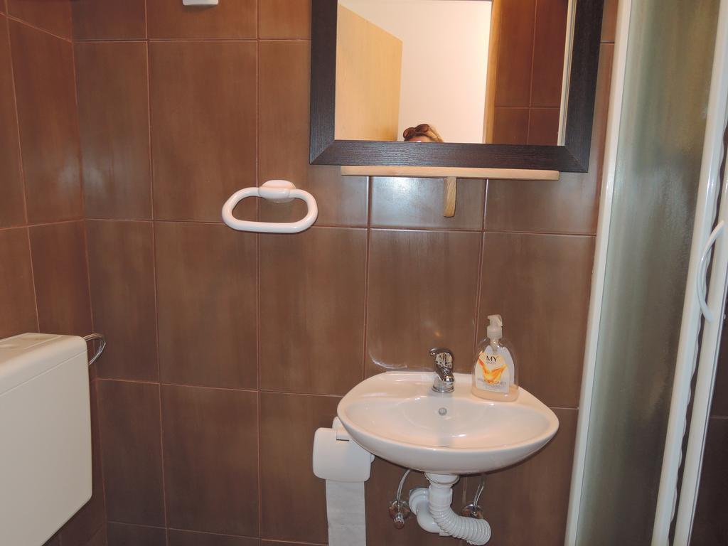 Hostel Kvarner- Private Rooms & Dorms Rijeka Exterior photo